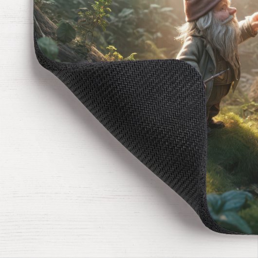 Waldbrunnen mit alter Uhr Mousepad (Ecke)