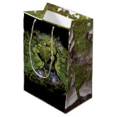 Walddrache im Moos Mittlere Geschenktüte (Vorderseite Schrägansicht)