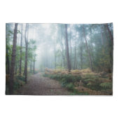 Wälder | Dark Foggy Woods Norfolk Vereinigtes Köni Kissenbezug (Rückseite)