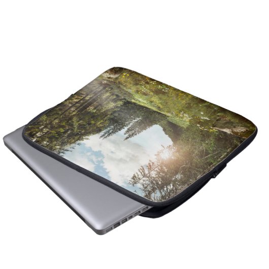 Wälder | Sun Peeking Thru Laptopschutzhülle (Vorne Knopf)