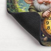Waldgnomen mit alter Uhr Mousepad (Ecke)