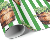 Waldgrün chic Kleeblattfass St. Patrick Tag Geschenkpapier (Rolleneckpunkt)