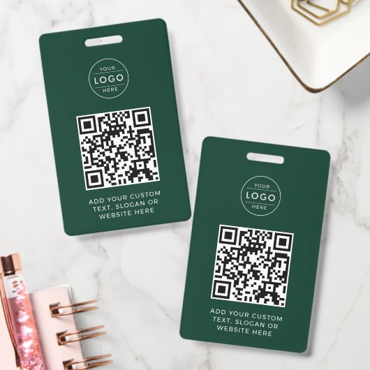 Waldgrüner QR-Code mit individuellem Firmenlogo Ausweis (Büro)