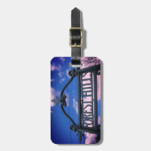 Waldhügel, Königinnen, NYC-Platz Gepäckanhänger (Vorderseite vertikal)