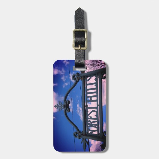 Waldhügel, Königinnen, NYC-Platz Gepäckanhänger (Vorderseite vertikal)