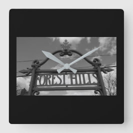 Waldhügel, Königinnen, NYC Quadratische Wanduhr