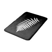 Waldland Fern 2, Weiß und Schwarz Badematte (Schrägansicht)