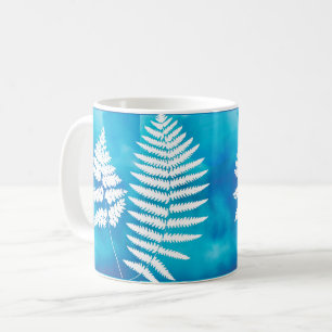 Waldland-Muster, weiß auf blauem Wasser Kaffeetasse