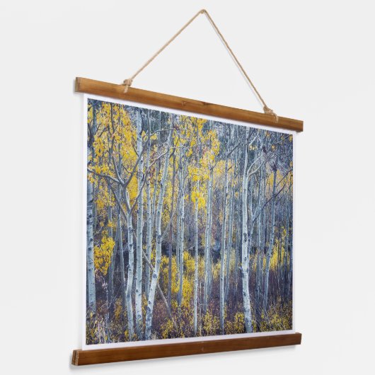 Waldlandschaft in goldenen Herbstblättern Wandteppich Mit Holzrahmen (Gewinkelt)