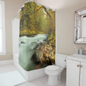 Waldlandschaft mit fließendem Strom Duschvorhang (Beispiel)