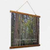 Waldlandschaft mit John Muir Zitat Wandteppich Mit Holzrahmen (Gewinkelt)