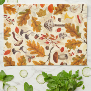 Waldpilze und Herbstflora auf Creme Geschirrtuch