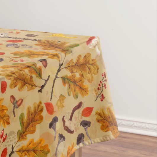 Waldpilze und Herbstflora auf Ocker Tischdecke (Beispiel)