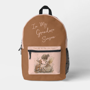 Waldrote Oma mit individuellem Namen Meilenstein Bedruckter Rucksack