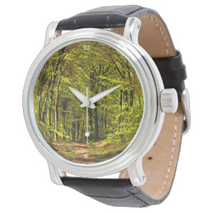 Waldspaziergang im Frühling Armbanduhr