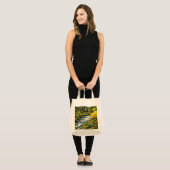 Waldstrom mit gelben Wildblumen Tragetasche (Vorderseite (Model))