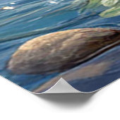 Waldstrom mit violetten Lupinen Poster (Ecke)