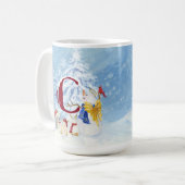 Waldtier-Schneemann-Bäume des Monogramm-C Snowy Kaffeetasse (Vorderseite Links)
