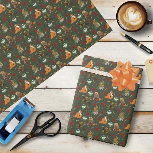 Waldtiere im Herbst grün Geschenkpapier