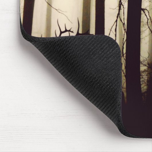 Waldtiere in einem Nebel Mousepad (Ecke)