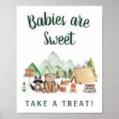 Waldtiere Säuglinge sind süß und nehmen eine Lecke Poster (Vorne)