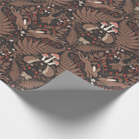 Waldtiere und Pflanze in rot und braun Geschenkpapier (Ecke)