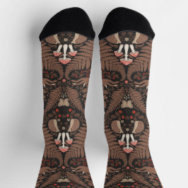 Waldtiere und Pflanze in rot und braun Socken