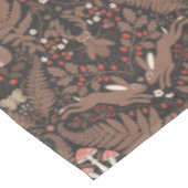 Waldtiere und Pflanze in rot und braun Tischdecke (Schrägansicht)