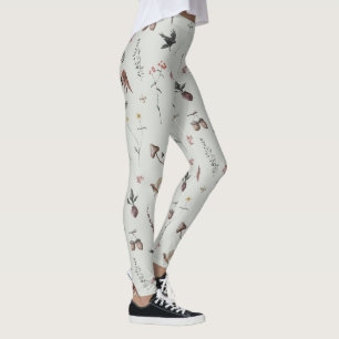 Waldtiere, Waldfrüchte, Blumen auf Grün Leggings