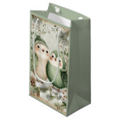 Waldvögel im Winter Kleine Geschenktüte (Vorderseite Schrägansicht)