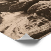 Waldwasserfall in Sepia Brawn Nature Poster (Ecke)