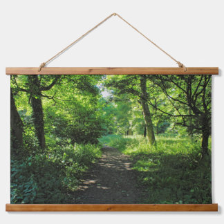 Waldweg. Blackweir Woods, Cardiff, Wales. Wandteppich Mit Holzrahmen