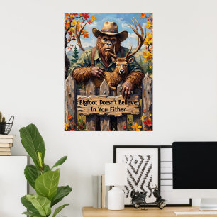 Waldweisheit: Bigfoot, Elk und der Zaun Poster