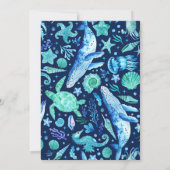 Wale, Korallen und Muscheln unter blauem Meer Einladung (Rückseite)