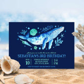 Wale, Korallen und Muscheln unter blauem Meer Einladung