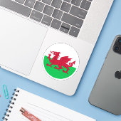 Wales Flag Round Sticker (Laptop mit iPhone)