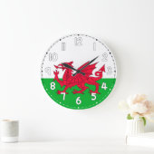Wales Flag Wall Clock – Patriotic Welsh Home Decor Große Wanduhr (Zuhause)