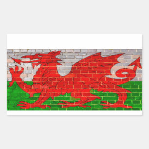 Wales-Flagge auf einer Backsteinmauer Rechteckiger Aufkleber