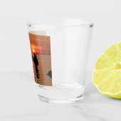 Walfang bei Sonnenuntergang Personalisiert Schnapsglas (Rechts)