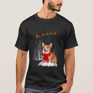 Walisische Corgi beobachtet den Schnee Weihnachts  T-Shirt