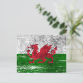 Walisische Flagge mit Scuffe und Worn Postkarte (Stehend Vorderseite)