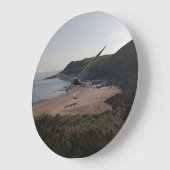Walisischer Strand 2023 Große Wanduhr (Winkel)
