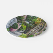 Walk Along Rainbow Row Pappteller (Schrägansicht)