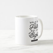 "Walk by Faith" Bible Verse Typografie Design Kaffeetasse (VorderseiteRechts)