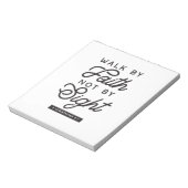"Walk by Faith" Bible Verse Typografie Design Notizblock (Rotiert)