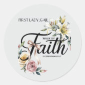 "Walk by Faith Floral Scripture Design Runder Aufkleber (Vorderseite)