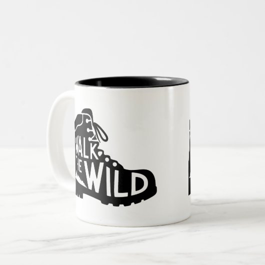 Walk the Wild Hiking Boot Graphic Design Zweifarbige Tasse (Vorderseite Links)