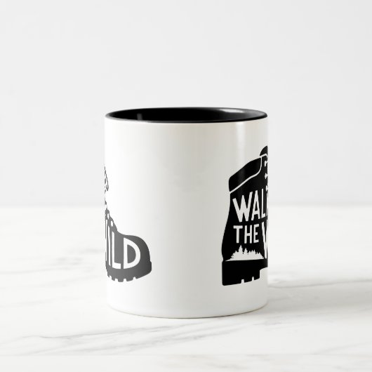 Walk the Wild Hiking Boot Graphic Design Zweifarbige Tasse (Mittel)