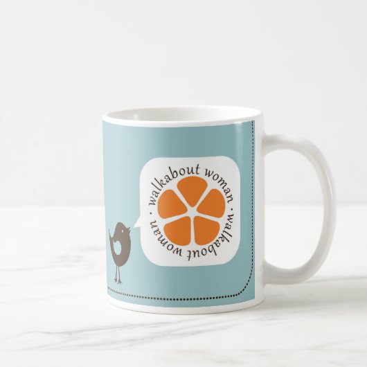 Walkabout-Frau setzte einen Vogel auf ihn Tasse - (Rechts)