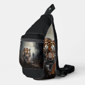 Walking Alter Schwarz-Orange-Tiger surrealer Wald Crossbody Bag (Rechte Ecke)